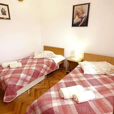 1183 Hotel Banjole